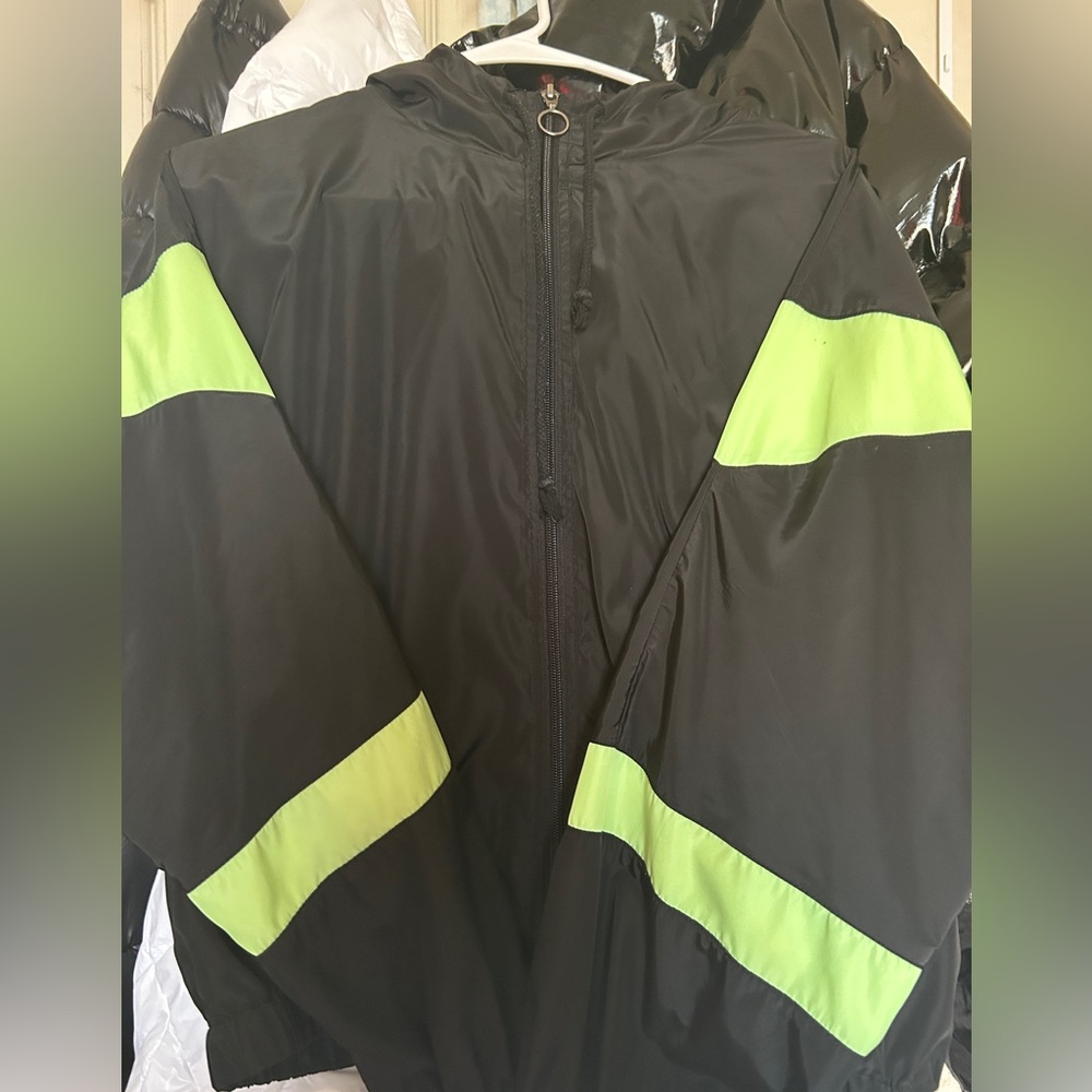 GREEN & BLACK JACKET💚🖤